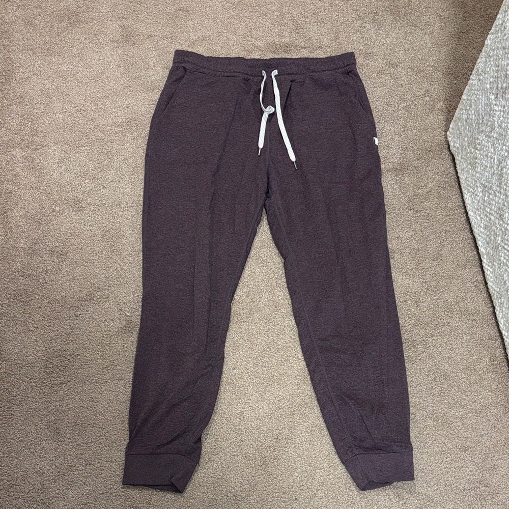 Vuori Womens Joggers M/L eggplant color